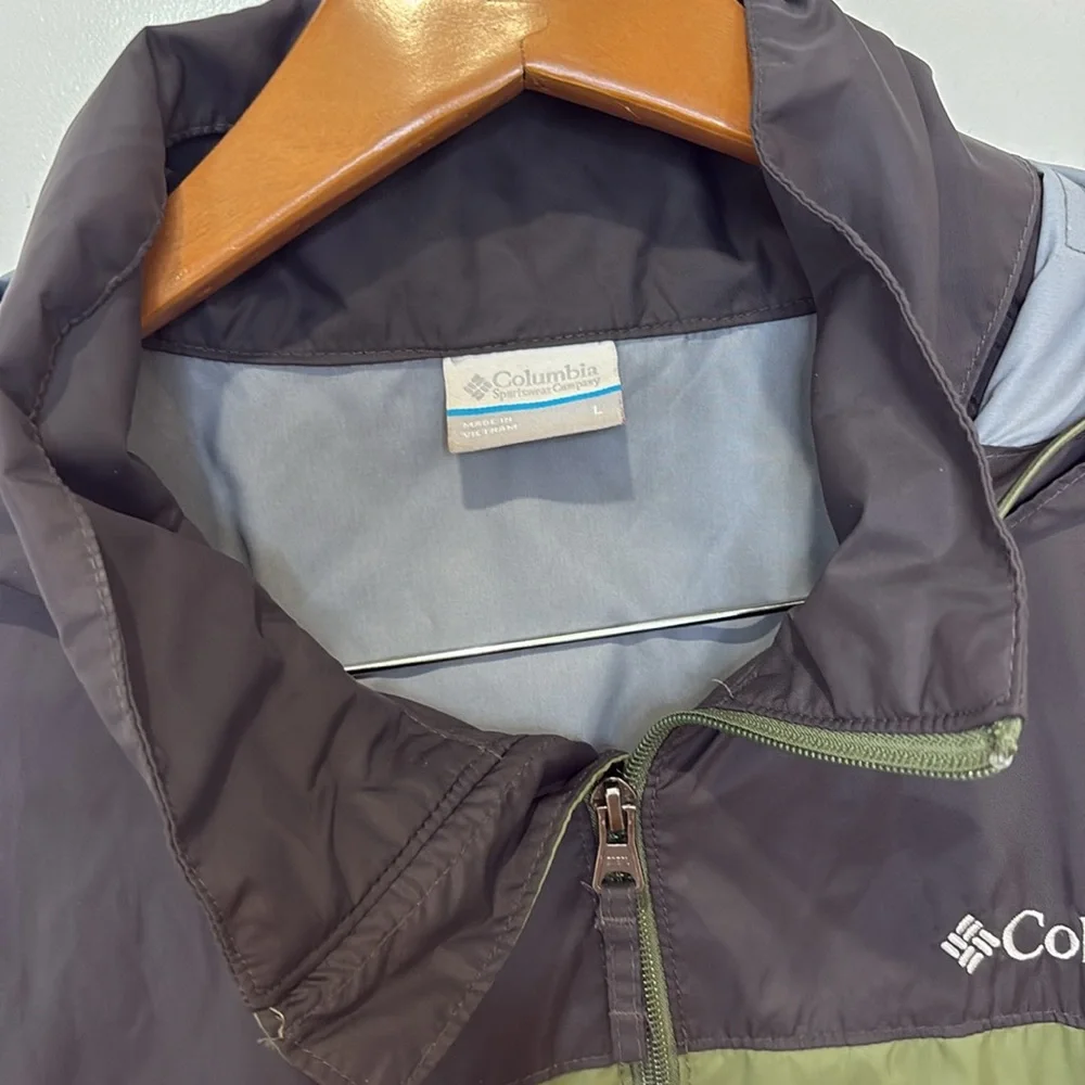Columbia Men's Olive and Charcoal Windbreaker - Picture 3 of 4